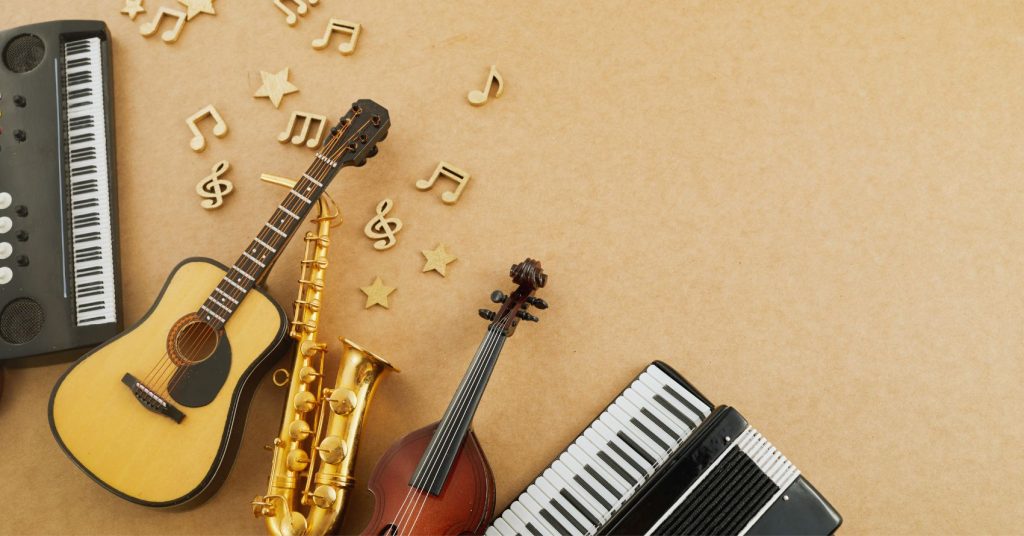 Muzikos instrumentai: nuo pirmykščių ritmų iki skaitmeninės kūrybos eros